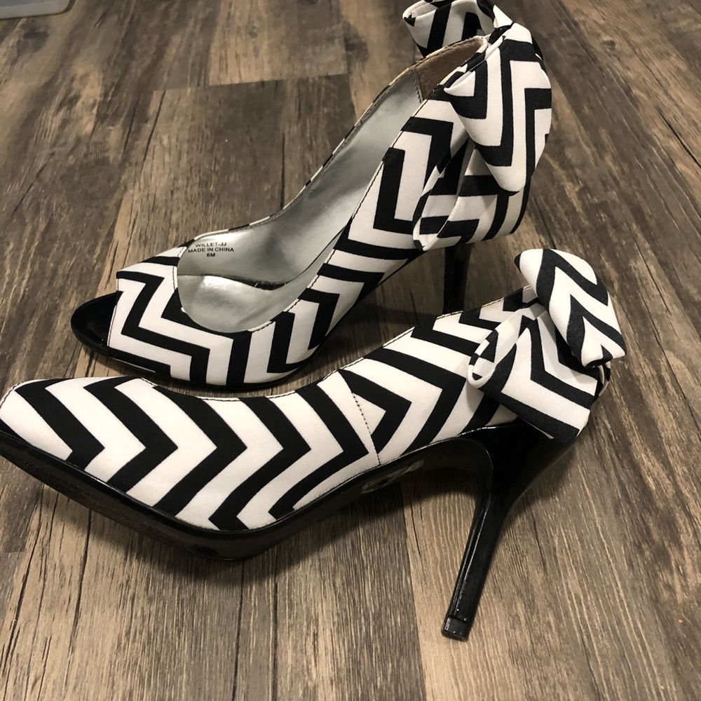 Super Cute Patterned Pumps